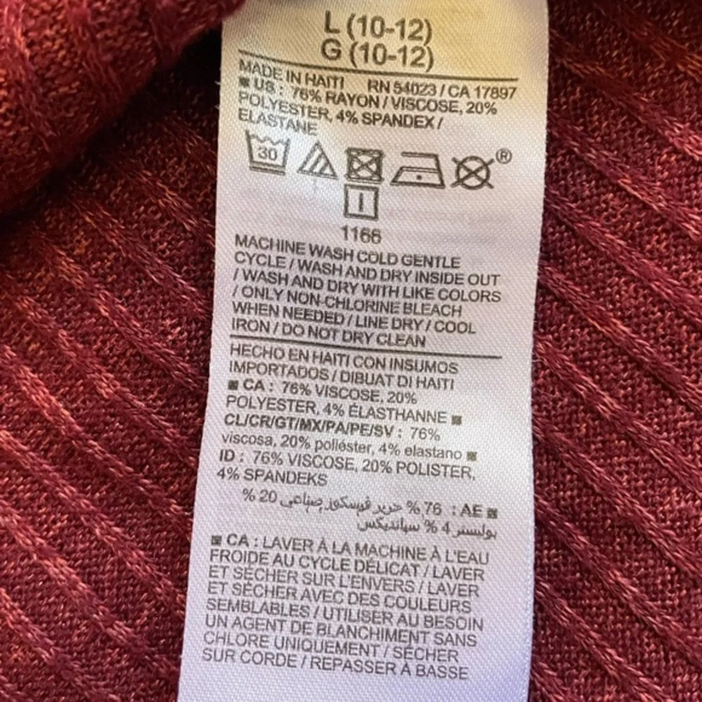 Old Navy Girl’s Crew Neck Ribbed Shirt in Cranberry Red - L (10-12)‎